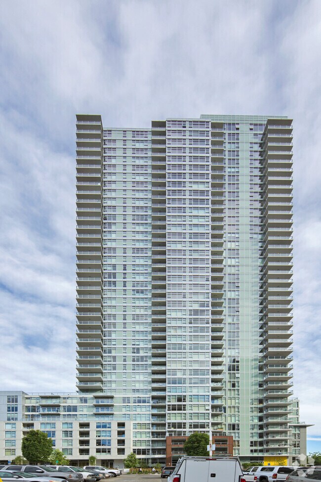 Building Photo - Luxurious 1Bed Condo w/ Den! Welcome to In...