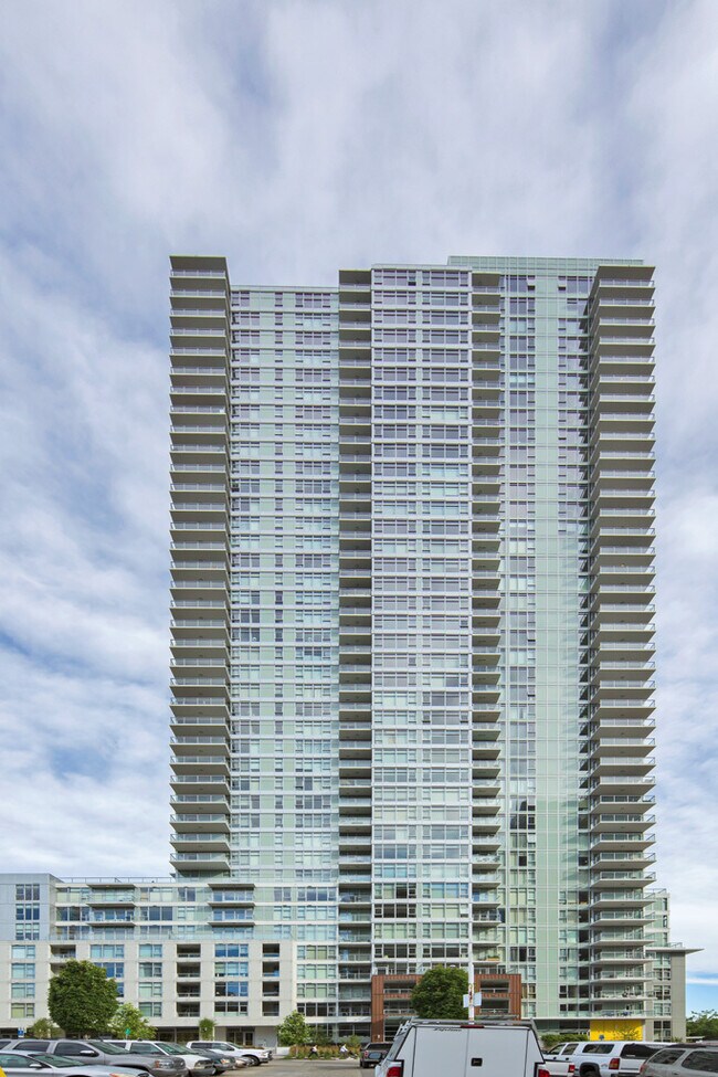Luxurious 1Bed Condo w/ Den! Welcome to In... - Luxurious 1Bed Condo w/ Den! Welcome to In...