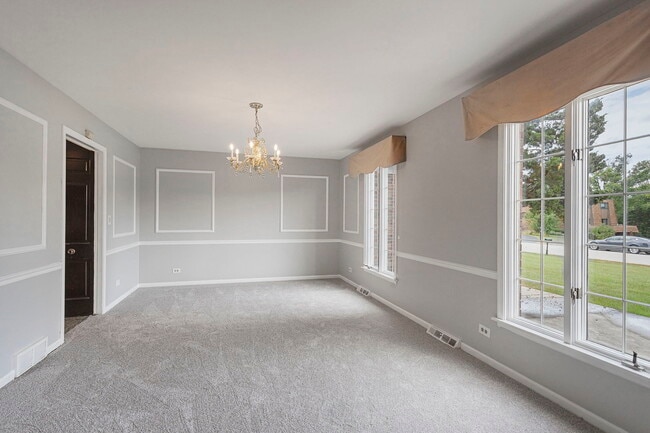 12 Kingston Dr