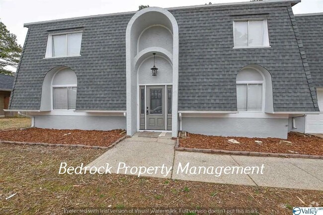 Building Photo - 2008 Woodmore Dr SE Rental