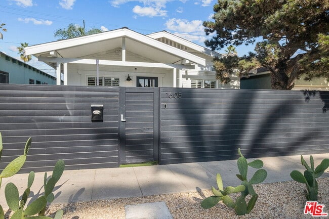 Photo - 1605 Cabrillo Ave