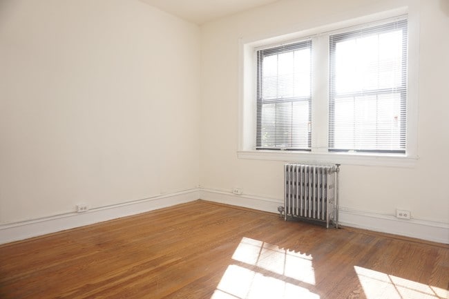 Photo - Stratford Court Apartments