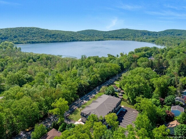 Building Photo - 962 US-9W Unit 103