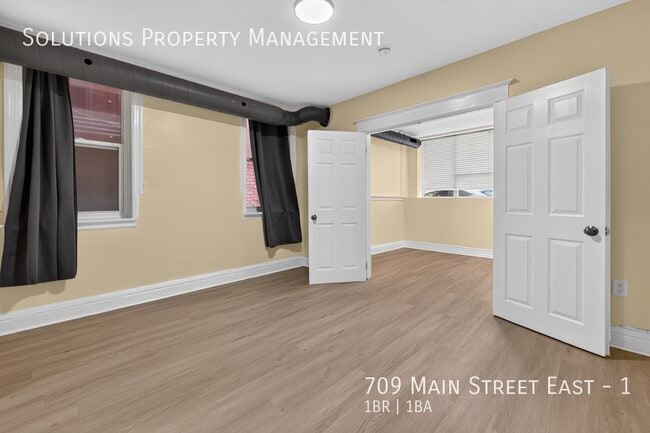 Building Photo - Spacious and Bright 1 Bedroom Apartment Unit 1