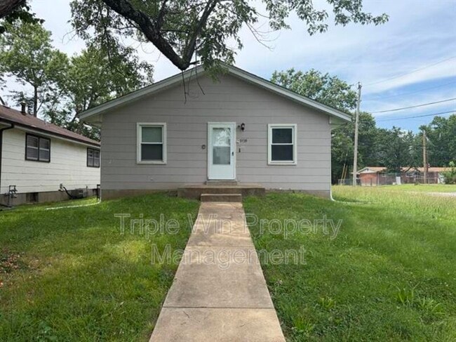 Building Photo - 9739 Balboa Dr