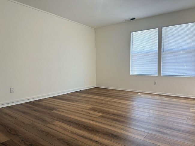 Photo - Don’t Miss Out on this 3/2.5 home