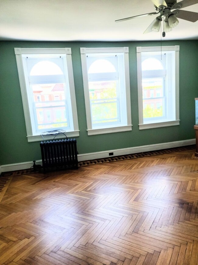 Photo - Five Bedroom Townhome with Jacuzzi For Rent!