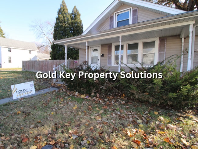 Building Photo - 2 BR 1 BA House with Fenced Backyard, Basement, and Garage NO SECTION 8