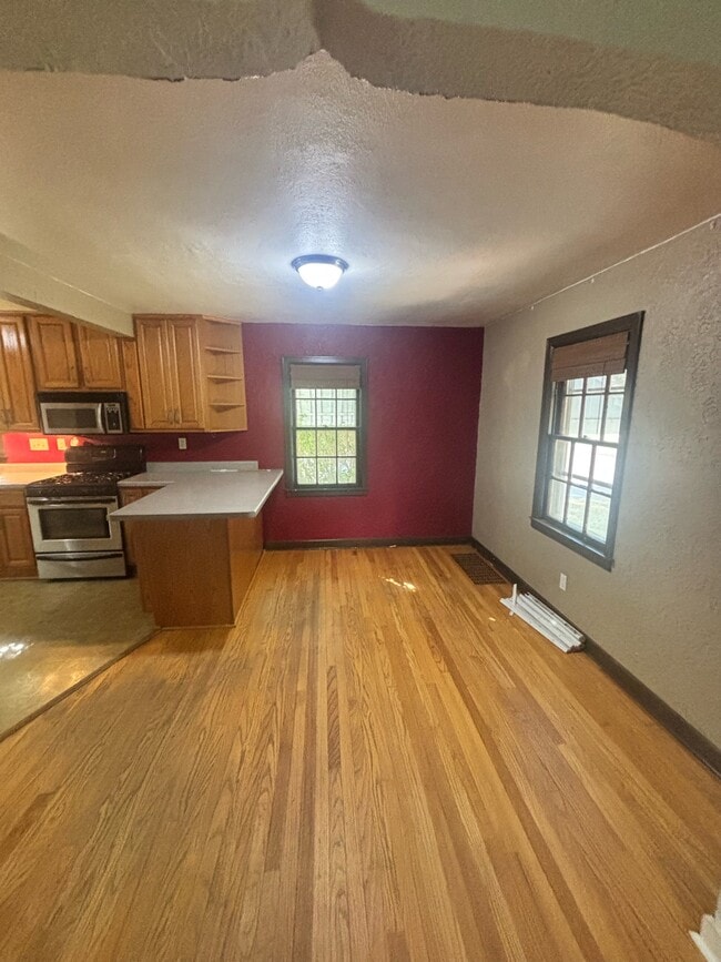 Photo - 203 Alder Ave