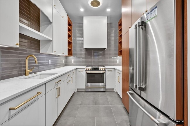 Photo - Available Now! High End 2 Bed 2 Bath in Lu... Unidad 209