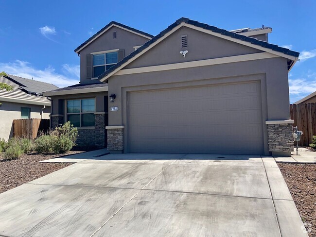 Building Photo - 4 Bedroom 3 Bath Home with Solar!