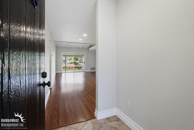 Photo - Inviting Upstairs 2Bdm and 2Ba Condo in San Marcos! Unidad 1866