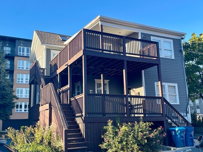 Photo - 943 Maple Ave