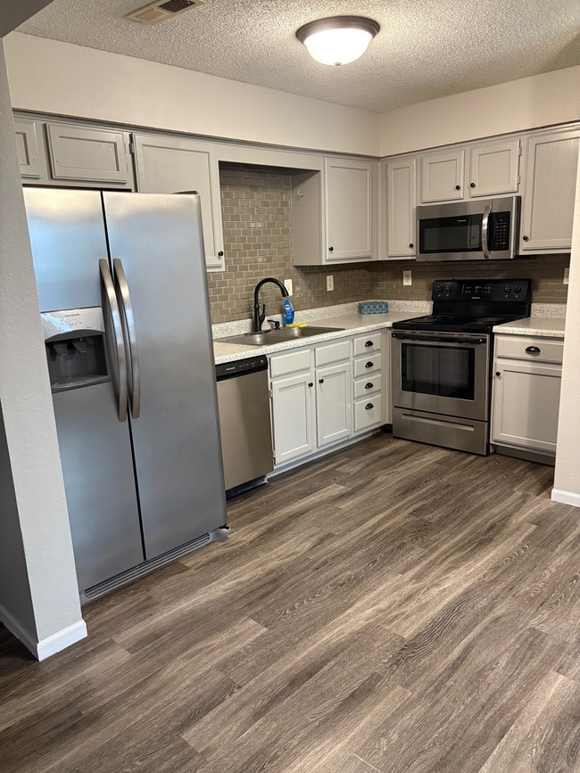 Photo - 1282 NW Phelps Ct