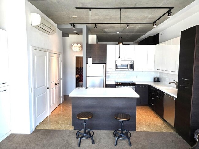 Photo - 851 W Front St