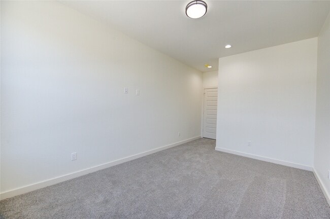 Building Photo - 2914 El Fenice Ln