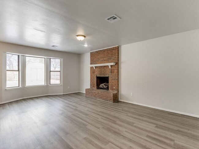 Photo - 5933 N Redmond Ave