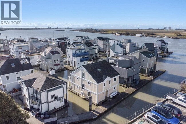 3459 River Rd W