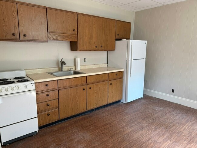 218 E Erie St Unit 2