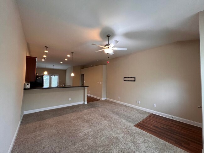 Photo - 1014 Sugarbush Trail