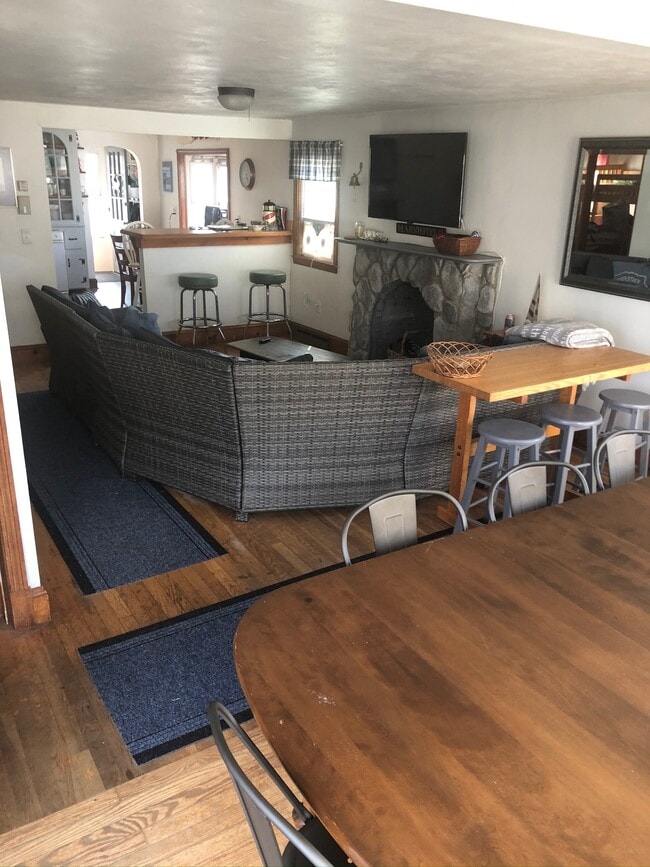 Sala de estar - 175 Foster Ave