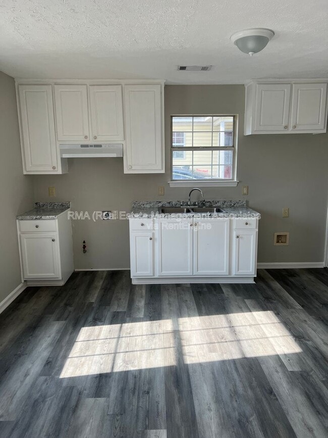 Photo - 201 Grove Pl