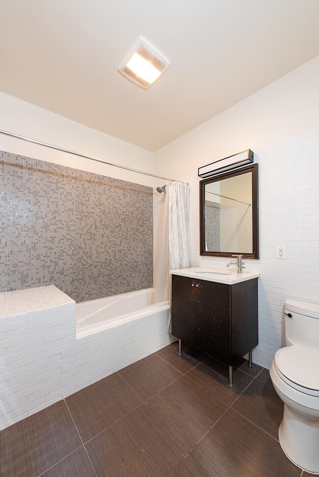 Photo - 232 PAVONIA Ave Unidad 308