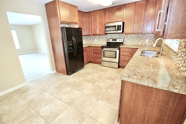 Photo - 612 E Castle Harbour Dr