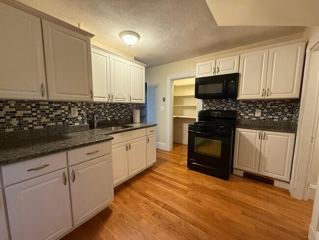 Building Photo - 62 Willow Ave Unit 3 Rental