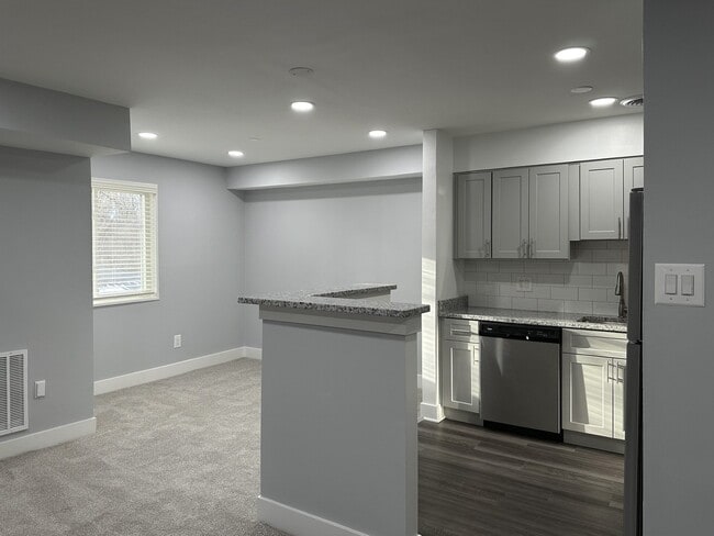 Tysons Glen Apartments and Townhomes
