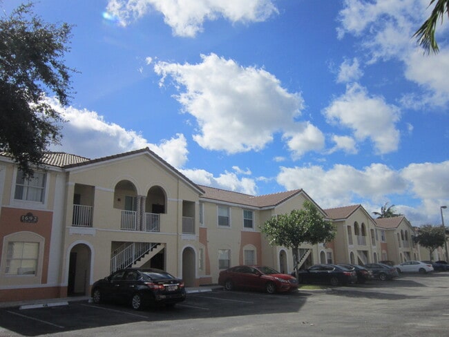 Building Photo - 1652 SE 28th St Rental
