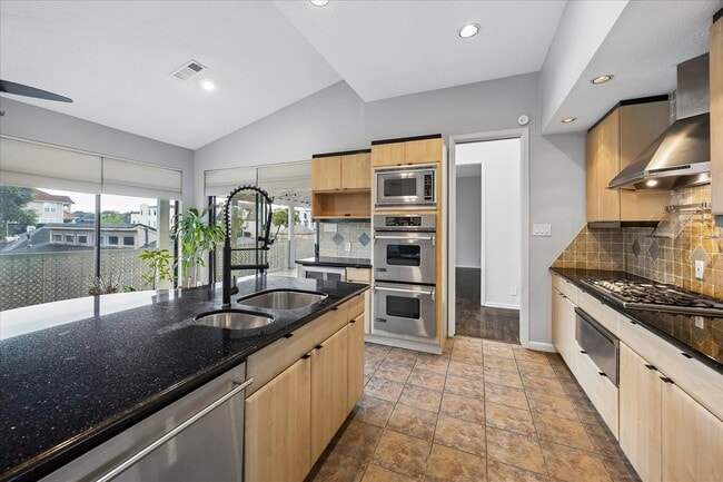 Photo - 1605 Potomac Dr
