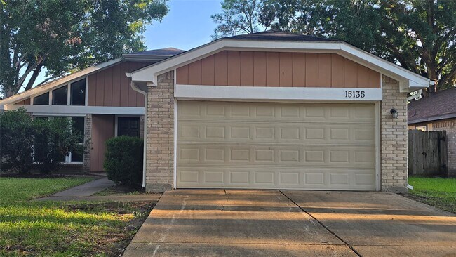 Building Photo - 15135 Beechnut St Rental