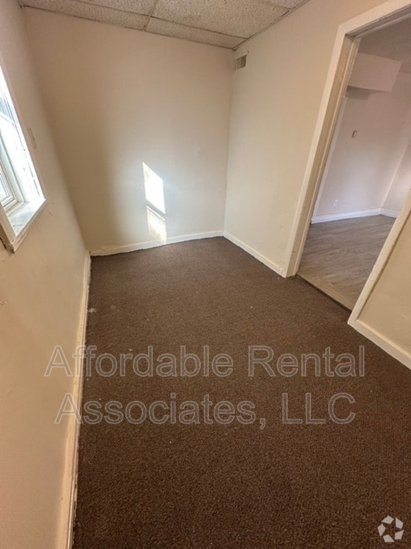 Building Photo - 1947 S 11th St Unit Upper Rental
