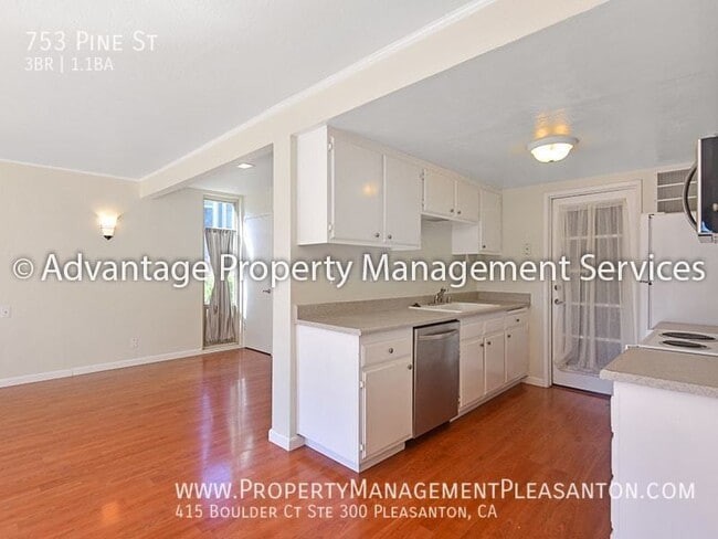Photo - 753 Pine St