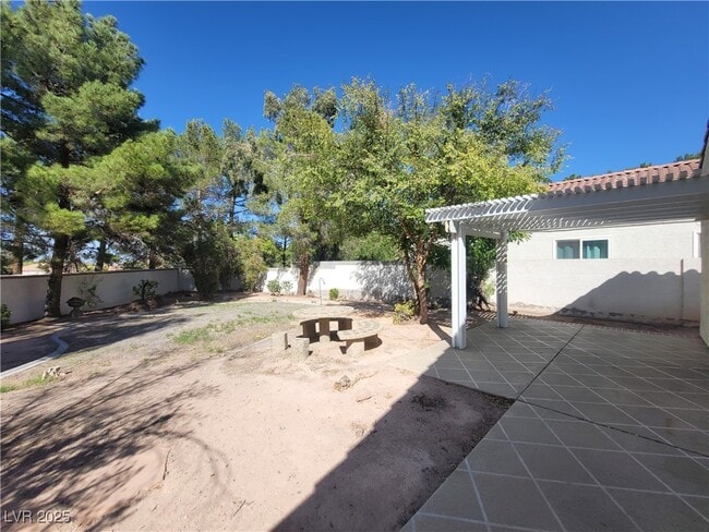 Photo - 1876 Stablegate Ave