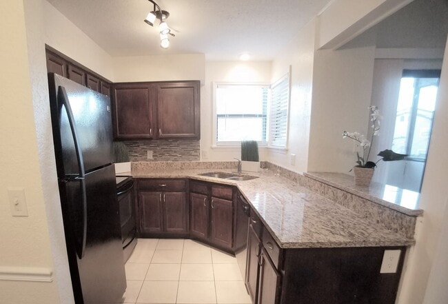 Building Photo - Beautiful 1/1 Remodeled Condo for Rent in ... Unit 52