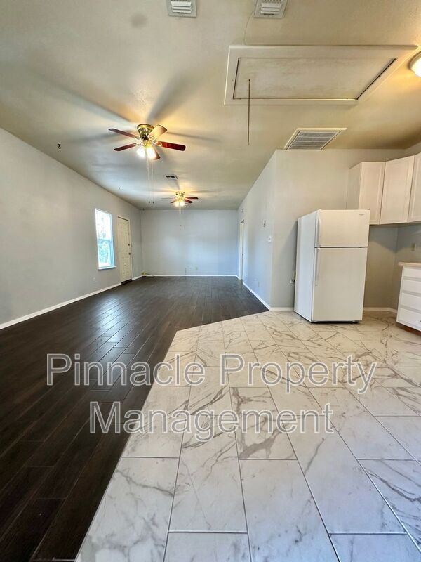 Building Photo - 504 E 17th St