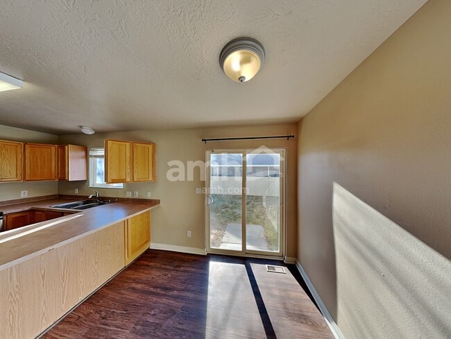 Photo - 173 Apple Ave
