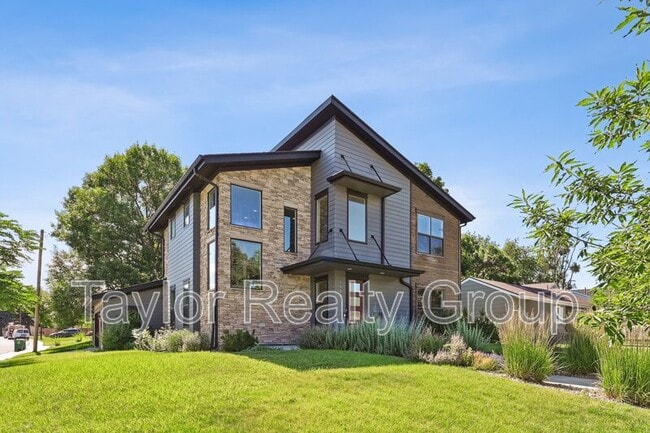 Photo - 2800 S Dexter Way House
