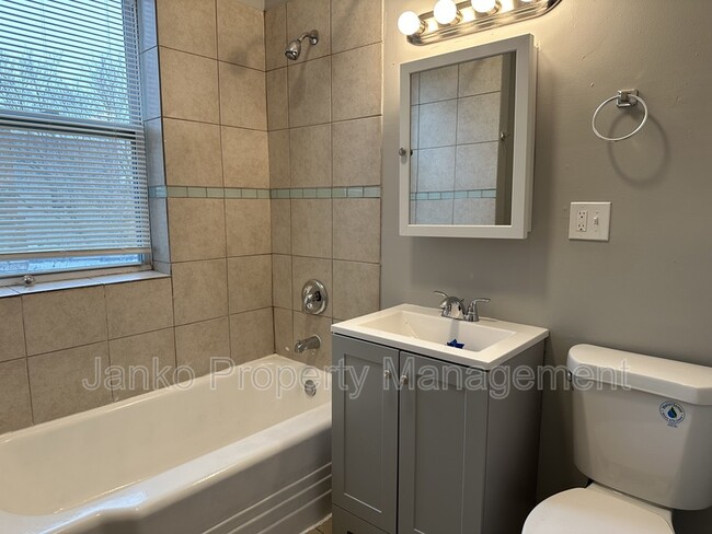 Photo - 6631 S Ellis Ave