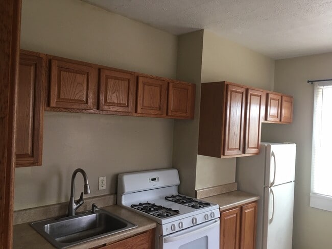 Building Photo - 207 Boggs Ave Unit 2 Rental