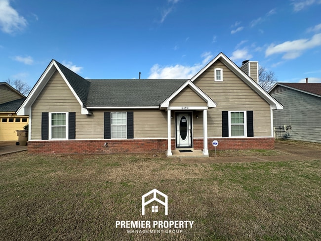 Building Photo - Charming 3BR/2BA Memphis Home with Vaulted Ceilings, Fireplace & Fenced Yard