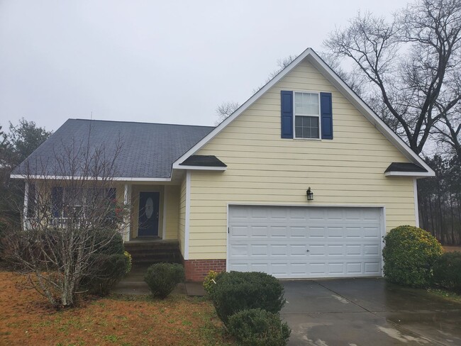 3 bd/ 2 ba located MINUTES from Fort Bragg... - 3 bd/ 2 ba located MINUTES from Fort Bragg... House