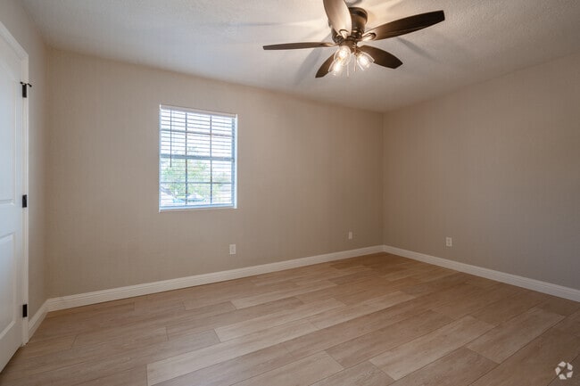 1BR, 1BA - 722SF - Bedroom
