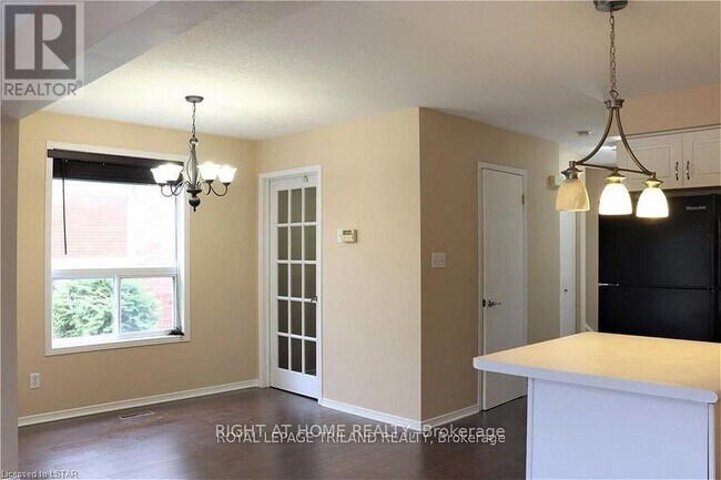 Photo - 709 Silversmith St