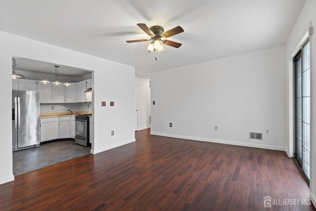 Photo - 12 Kingston Run