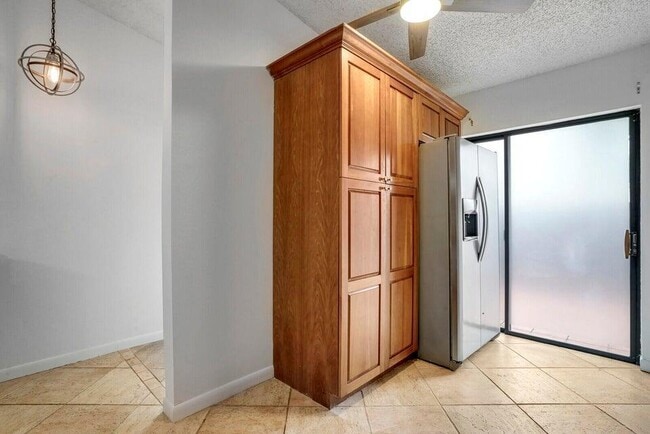 Photo - 540 Shady Pine Way