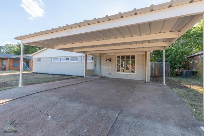 Photo - Charming 3 bedroom 2 bathroom