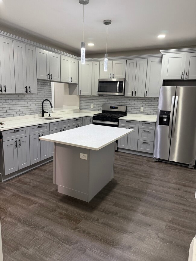 Building Photo - 26 Nilsson St Unit 3